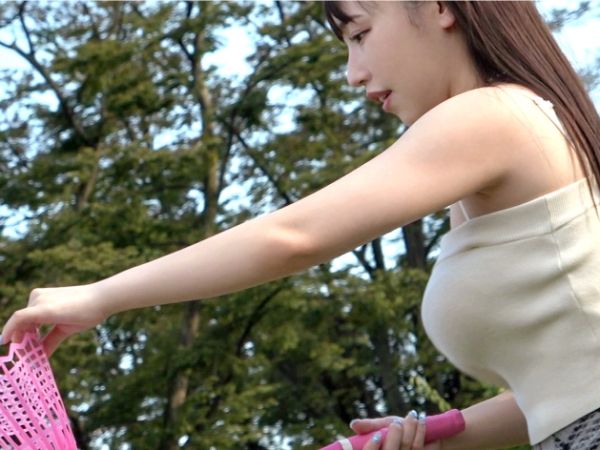 【爆乳素人美女の激揺れSEX】『すごい…おっぱい揺れすぎ！』Jカップのド迫力おっぱいを振り乱し、バック・立ちバック・騎乗位で激しくイキまくる！フェラも甘々パイズリも、デカ乳尽くしのエロすぎるプレイに興奮間違いなし！