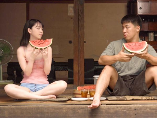 【田舎の夏、幼馴染と汗だくセックス】セミの声が響く蒸し暑い日、恋人とひたすら絡み合う肉欲まみれの濃厚プレイ！暑さで火照ったカラダが求め合う、とろけるようなエロ夏物語♡