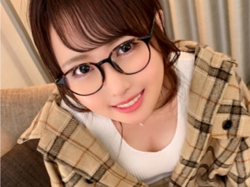 【メガネっ娘のバック天国】 キュートな彼女を後ろからガンガン突いて、乱れまくる姿を激撮！ エロかわいいリアクションに萌え♡