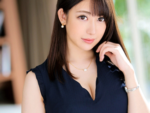 【色白三十路美女の恥じらい手コキ】医療系研究職の知的な彼女が、照れながらチンポをフェラ！バイブで責められ、悶絶イキする姿は必見♡ 知的でエロい大人の色気！