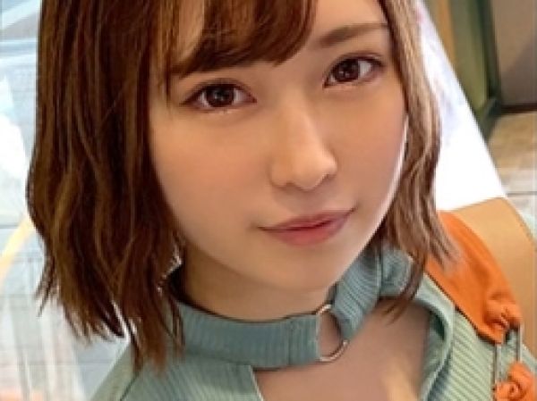 【18歳スレンダー美少女】洋菓子店で働くウブな娘がご無沙汰オマンコで敏感反応！恥じらいながらカメラ目線でハメられちゃう♡貧乳ボディがエロかわいい！！