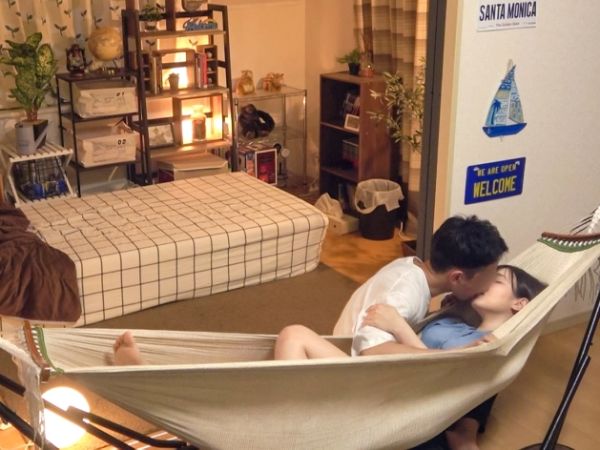 【盗撮】むっちりボディの清楚系お姉さんを密室に誘い込み…♥甘いキスから始まるイチャラブSEXを隠し撮り！柔らかいボディラインがエロすぎる！素人お姉さんの喘ぎ声がたまらない♡
