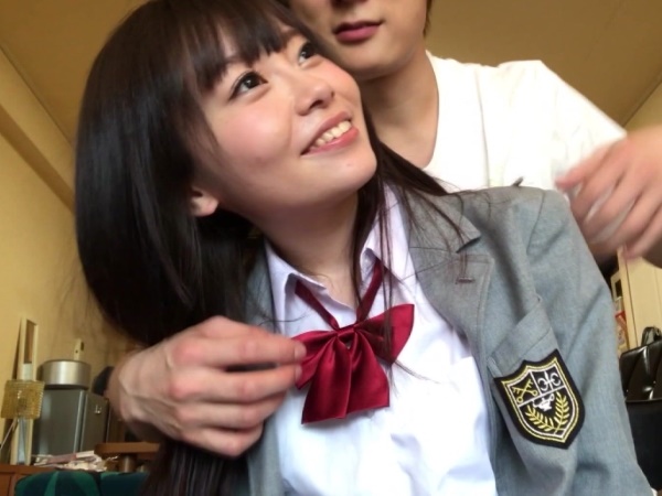 【清楚系美少女の裏の顔】『もっと…奥まで…』イチャラブ彼氏と制服はだけさせながら、セックス大好きな淫乱娘が自らチンポに跨り、激しく腰を振って感じまくる！♡