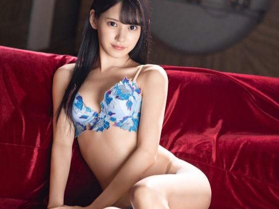 【激カワ美少女の悶絶セックス】華奢なカラダを震わせて感じまくる！デカチンでズボズボ突かれ、カワイイ顔を紅潮させながら乱れまくる姿にフル勃起確定！♡