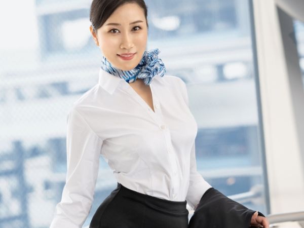 【美熟女CAの危険なフライト】『空の上で…』性欲旺盛な現役CAが機内でハメまくり！夫もセフレもお構いなしに、好みの男と生ハメSEX三昧！！