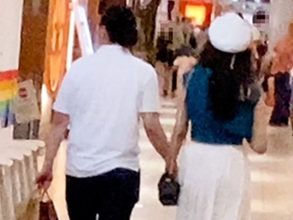 【若妻の危険な浮気】『旦那にバレたらどうしよう…』デート中の人妻がスリル満点の浮気SEX！電話中の旦那に気づかれないよう、オマンコ激しく突かれて悶絶イキ！！♡