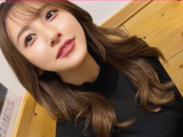 【禁断の不倫】性欲旺盛な美人妻、同級生との再会で火がついた！ご無沙汰のオマンコに他人棒をねじ込まれ、種付けセックスで感じまくり！うっとり痙攣する姿がエロすぎる♡