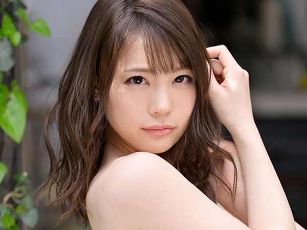 【美顔にザーメンシャワー】『やだ…汚れちゃう…』整った顔立ちの美女が背徳の3Pに挑戦！ドロドロのザーメンを顔中にぶっかけられ、濃厚な顔射で恍惚の表情！